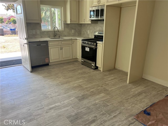 Detail Gallery Image 18 of 24 For 1727 Santa Ana Bld, Santa Ana,  CA 92703 - 2 Beds | 2 Baths
