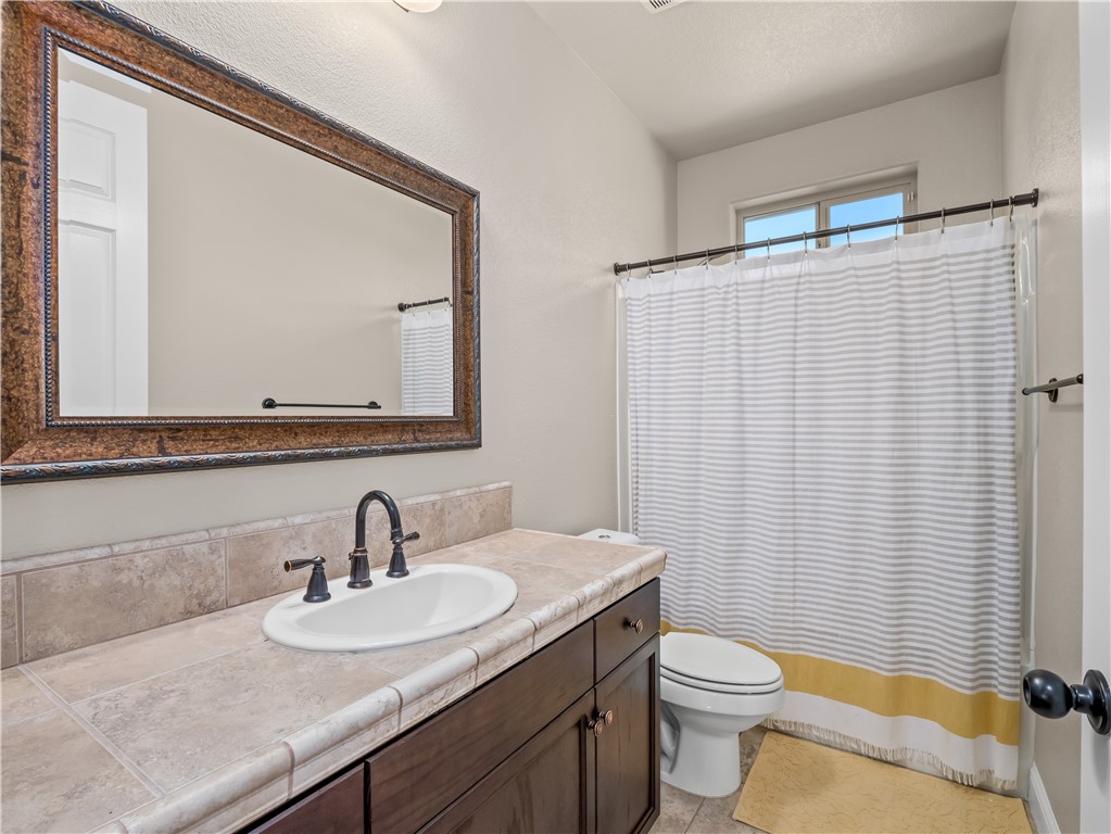 Detail Gallery Image 33 of 43 For 11303 N via Napoli Dr, Fresno,  CA 93730 - 4 Beds | 3/1 Baths