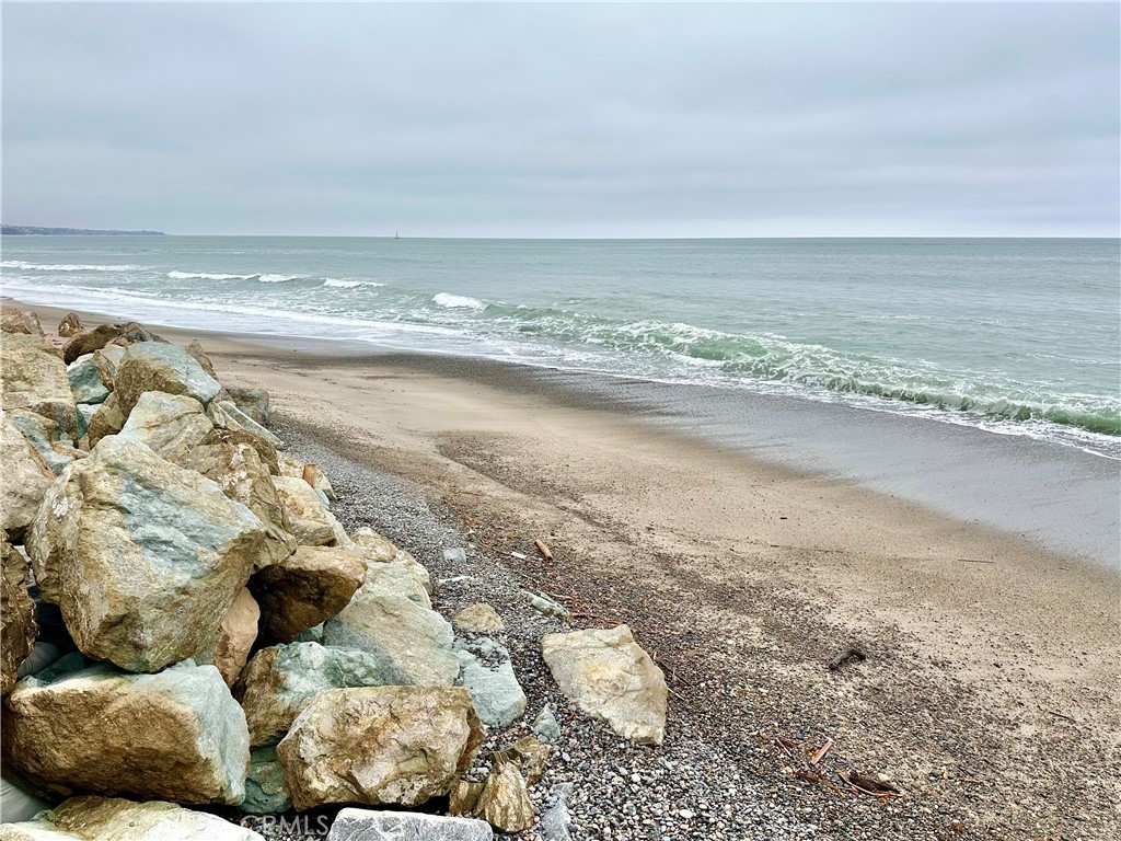 https://media.crmls.org/medias/a98527a9-bb03-4578-91f4-df2b6406e4e7.jpg?preset=X-Large