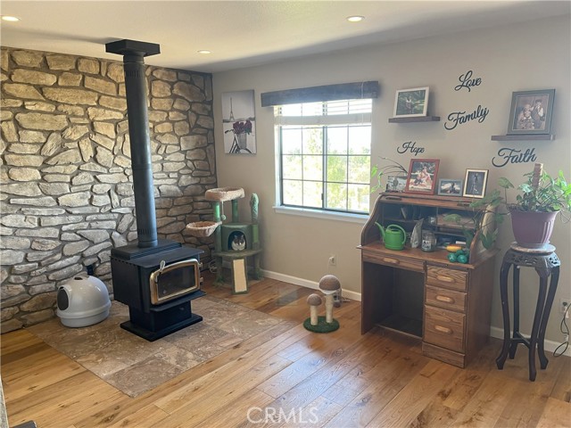 Detail Gallery Image 8 of 38 For 984 Pinon Rd, Pinon Hills,  CA 92372 - 3 Beds | 2/1 Baths
