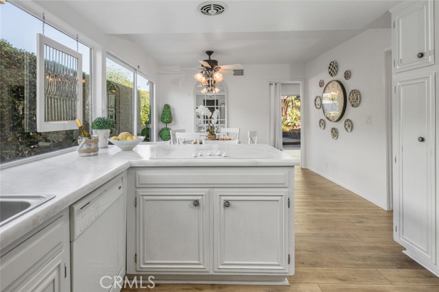 15232 Lille Circle, Irvine CA: https://media.crmls.org/medias/a985ce0e-9bc0-4df9-bc78-c8367f6144f4.jpg