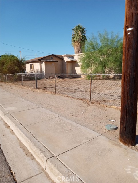 Detail Gallery Image 7 of 7 For 208 Race St, Needles,  CA 92363 - 2 Beds | 1 Baths