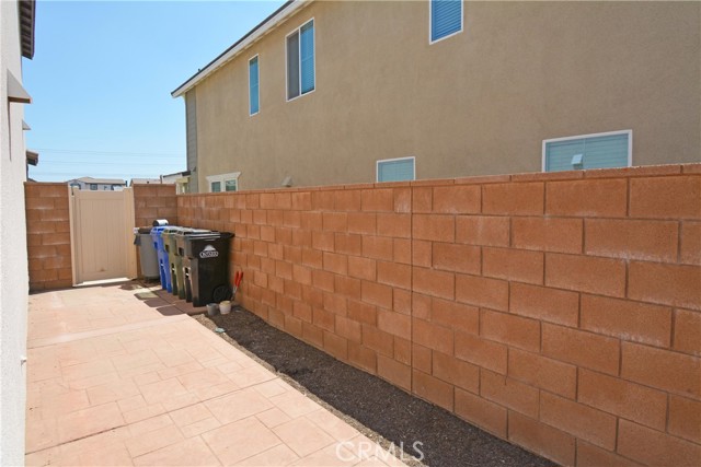 2553 E Kiwi Ct, Ontario CA: https://media.crmls.org/medias/a986114d-dcc0-4572-b501-2d5aad59c5b8.jpg