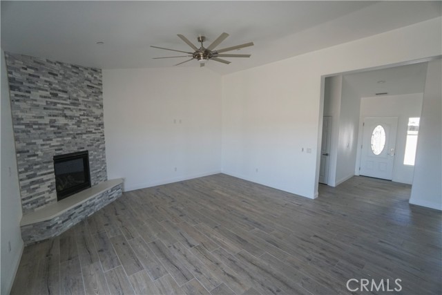 Detail Gallery Image 6 of 28 For 17850 Bangor Ave, Hesperia,  CA 92345 - 4 Beds | 2/1 Baths