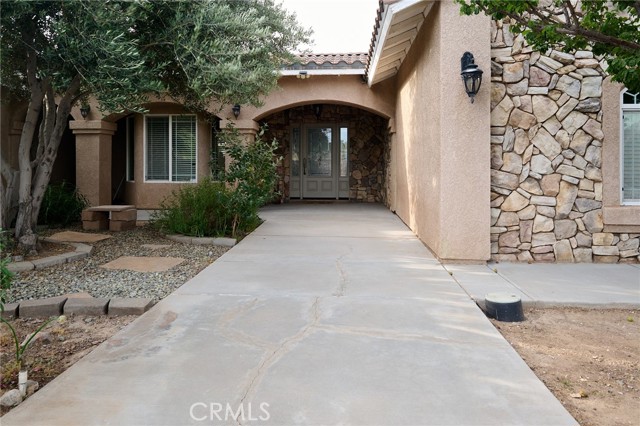 Detail Gallery Image 3 of 30 For 9740 Joshua St, Oak Hills,  CA 92344 - 4 Beds | 3 Baths
