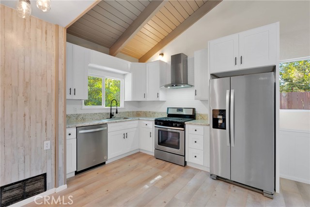 23550 Lake Drive, Crestline CA: https://media.crmls.org/medias/a986910d-ec6c-4786-82df-febf2c4041b4.jpg