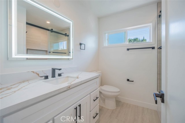 Detail Gallery Image 13 of 20 For 5654 Kester Ave #4,  Van Nuys,  CA 91411 - 2 Beds | 1 Baths