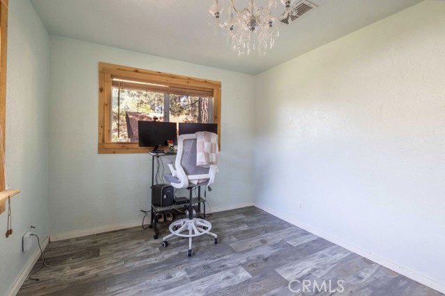 Detail Gallery Image 14 of 33 For 817 E Mountain View Bld, Big Bear City,  CA 92314 - 3 Beds | 2 Baths