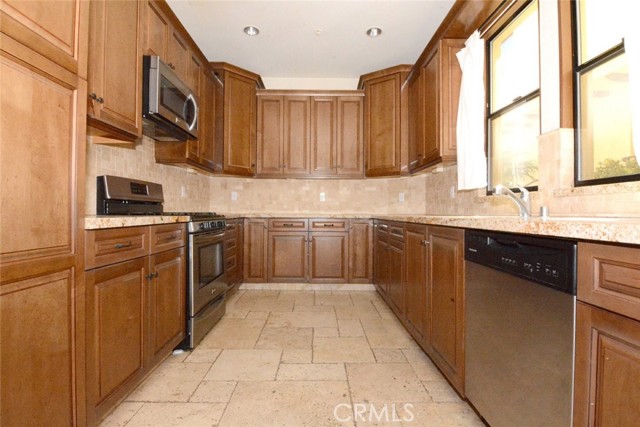 Detail Gallery Image 7 of 32 For 347 Milford St #102,  Glendale,  CA 91203 - 3 Beds | 3 Baths
