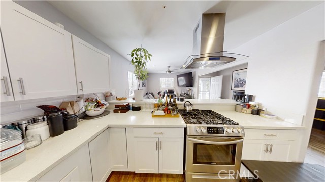 525 W 107th Street, Los Angeles CA: https://media.crmls.org/medias/a9892560-5c82-484c-a643-2020a7de2d80.jpg