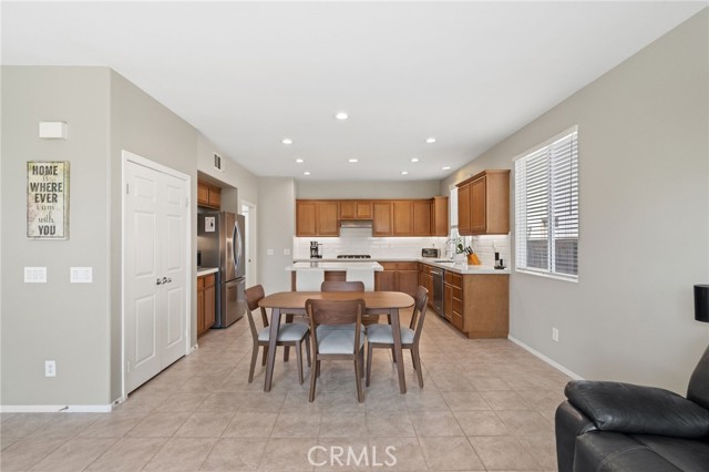 Detail Gallery Image 11 of 39 For 29499 Camino Cristal, Menifee,  CA 92584 - 4 Beds | 2/1 Baths