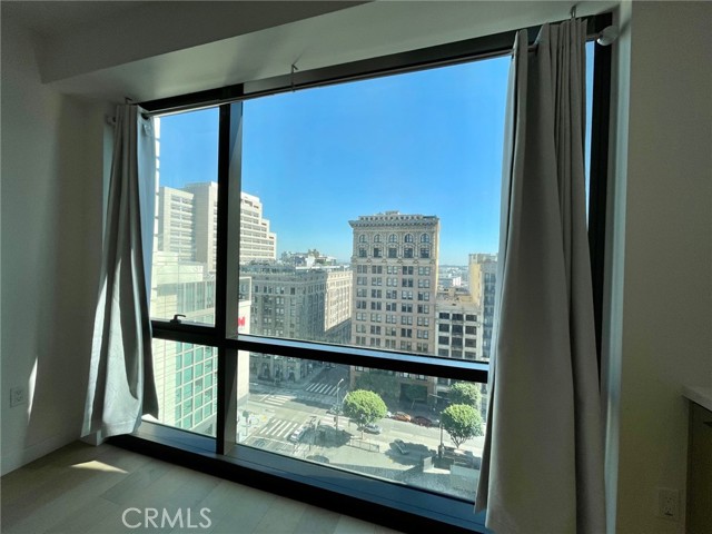 400 S Broadway, Los Angeles CA: https://media.crmls.org/medias/a98a871a-c834-46e2-9317-8efd2793d234.jpg