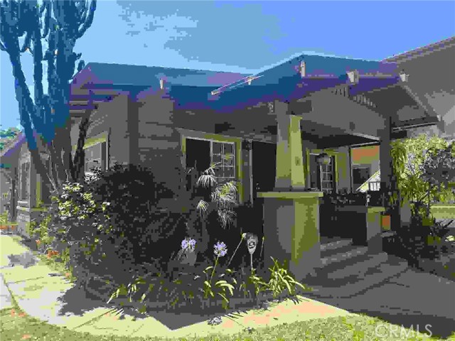 1121 Gladys Avenue, Long Beach CA: https://media.crmls.org/medias/a98ae803-f40c-4f11-8339-000c12aa7757.jpg