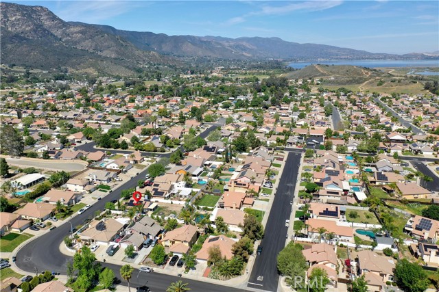 19450 Sweetwood Lane, Lake Elsinore CA: https://media.crmls.org/medias/a98c234c-7996-405f-a817-6e6c60b575e5.jpg