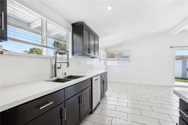 Detail Gallery Image 13 of 34 For 1048 N Loara St, Anaheim,  CA 92801 - 4 Beds | 2 Baths