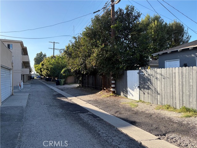 Detail Gallery Image 22 of 35 For 12610 Martha St #2,  Valley Village,  CA 91607 - 1 Beds | 1 Baths