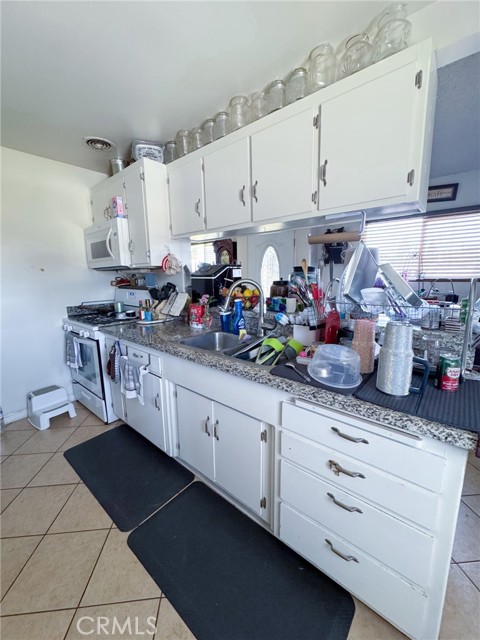 Detail Gallery Image 12 of 18 For 1140 Front St, Livingston,  CA 95334 - 3 Beds | 2 Baths