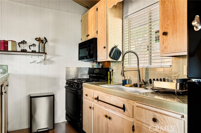 Detail Gallery Image 9 of 46 For 999 Mercury Way, Crestline,  CA 92325 - 4 Beds | 3/1 Baths