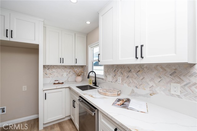 Detail Gallery Image 16 of 21 For 2241 Grand Ave, Long Beach,  CA 90815 - 4 Beds | 2 Baths