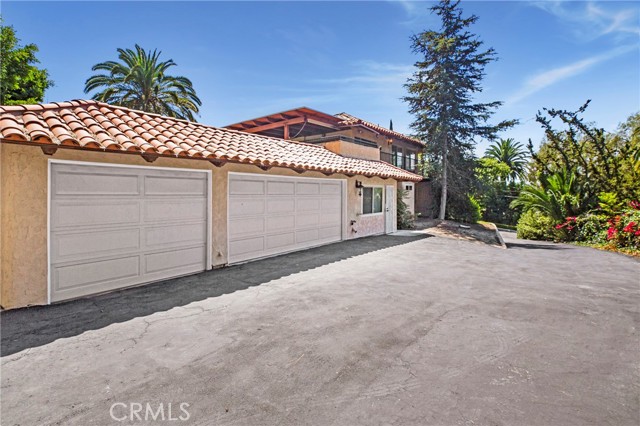 Detail Gallery Image 6 of 42 For 1731 La Loma Dr, Santa Ana,  CA 92705 - 6 Beds | 3/1 Baths