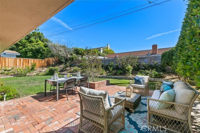 7008 Willowtree Drive, Rancho Palos Verdes, California 90275, 3 Bedrooms Bedrooms, ,1 BathroomBathrooms,Residential,Sold,Willowtree,PV22203496