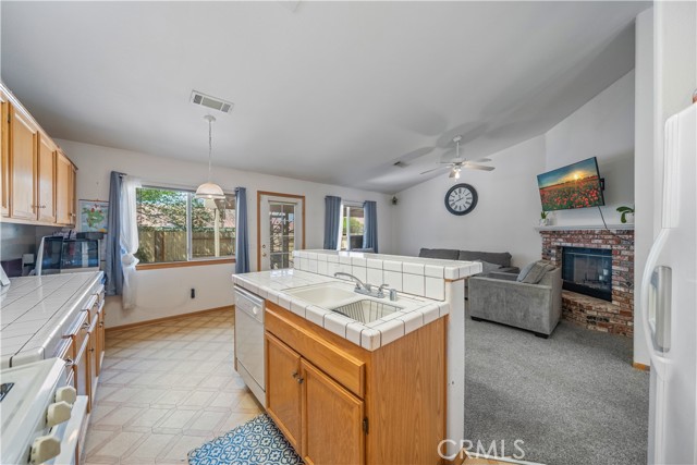 12994 High Vista st, Victorville CA: https://media.crmls.org/medias/a992f5fe-43c6-4a31-9588-b0893abdfd46.jpg