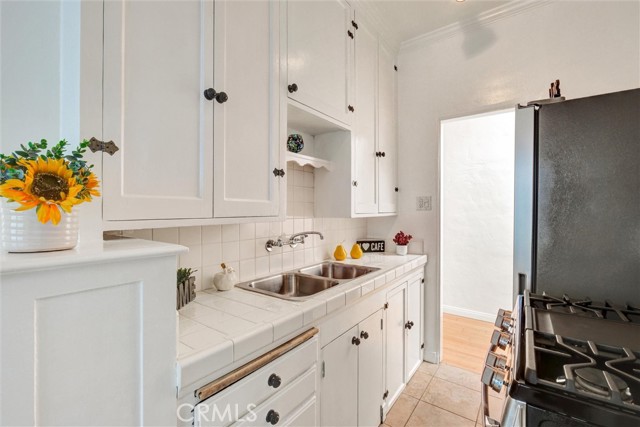 Detail Gallery Image 10 of 28 For 124 S Elm Dr #5,  Beverly Hills,  CA 90212 - 1 Beds | 1 Baths