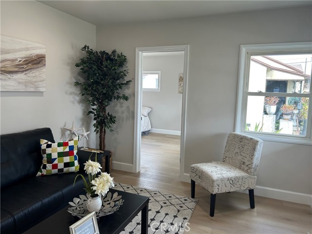 Detail Gallery Image 4 of 24 For 3375 Baltic Ave, Long Beach,  CA 90810 - 4 Beds | 2 Baths