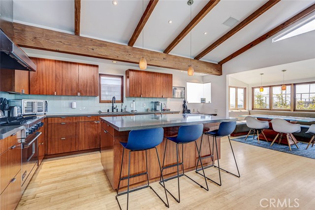 3205 Bayview Drive, Manhattan Beach, California 90266, 5 Bedrooms Bedrooms, ,5 BathroomsBathrooms,Residential,For Sale,Bayview,SB26067701