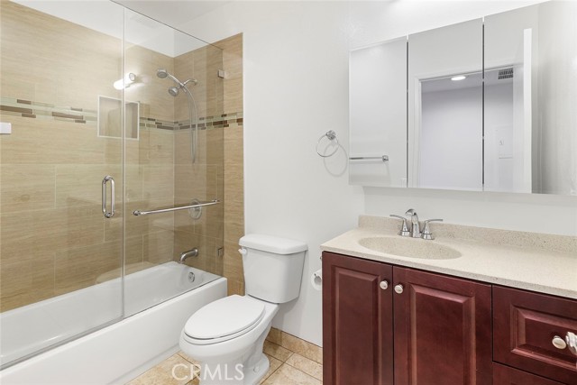 Detail Gallery Image 14 of 20 For 21900 Roscoe Bld #7,  Canoga Park,  CA 91304 - 3 Beds | 3 Baths