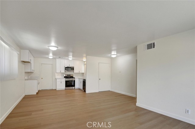 Detail Gallery Image 3 of 16 For 2197 Larchmont St, Pomona,  CA 91767 - 3 Beds | 2 Baths