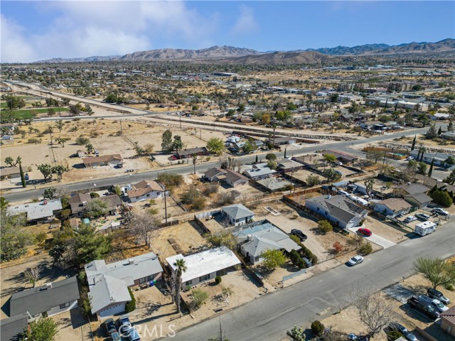 Detail Gallery Image 3 of 21 For 7101 Tamarisk Ave, Yucca Valley,  CA 92284 - 2 Beds | 1 Baths