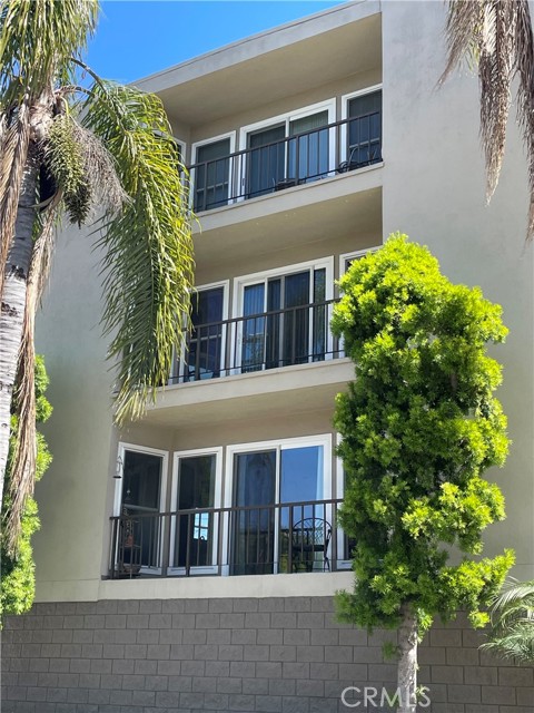Detail Gallery Image 3 of 22 For 5301 E the Toledo #201,  Long Beach,  CA 90803 - 2 Beds | 2 Baths
