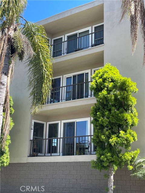 Detail Gallery Image 3 of 22 For 5301 E the Toledo #201,  Long Beach,  CA 90803 - 2 Beds | 2 Baths