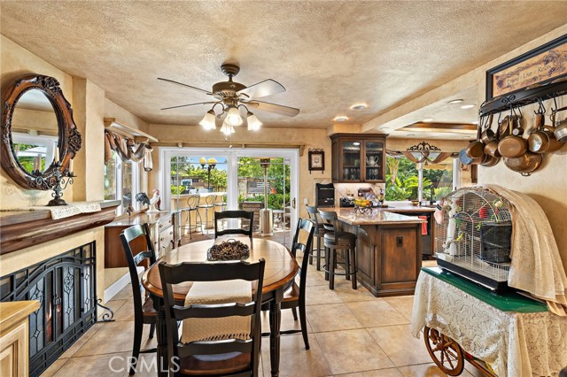 32042 Pleasant Glen Road, Rancho Santa Margarita CA: https://media.crmls.org/medias/a998efca-a4e9-48b6-a1fa-61e2f59a970a.jpg