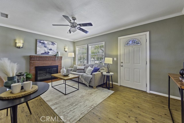 Detail Gallery Image 5 of 44 For 1832 N Brighton, Burbank,  CA 91506 - 2 Beds | 1 Baths