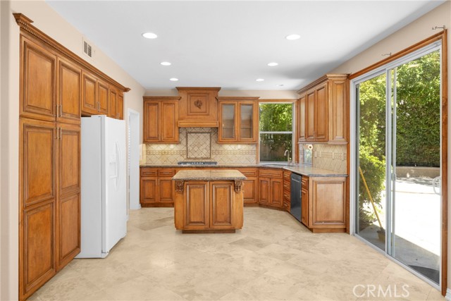 MLS #OC25234002 image #15