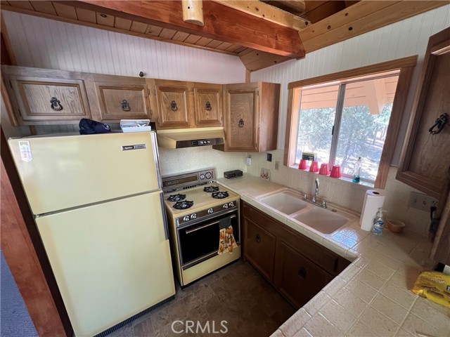 1136 Eagle Mountain Drive, Big Bear City CA: https://media.crmls.org/medias/a99a43a1-7cd9-4ebd-957b-e2ea525635fb.jpg