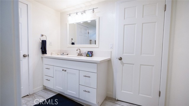 1109 Alabama St, Huntington Beach CA: https://media.crmls.org/medias/a99ad51d-204e-4fc7-b176-a22f1e93423f.jpg