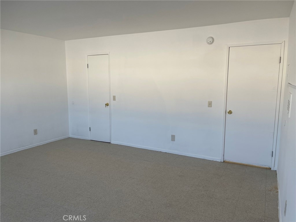 https://media.crmls.org/medias/a99b0156-60f9-407c-ae5a-a080da8e0b85.jpg?preset=X-Large