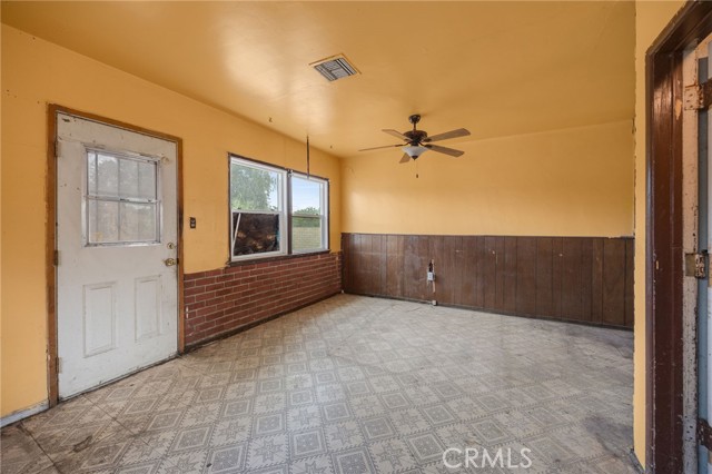 9259 Beech Avenue, Fontana CA: https://media.crmls.org/medias/a99b6181-5928-4a30-a6f3-46d19a1ea2e0.jpg