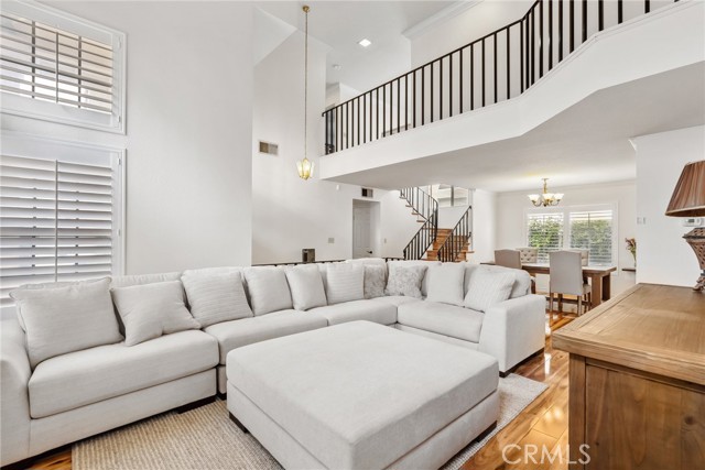 Detail Gallery Image 9 of 40 For 15621 Saul Ct, Canyon Country,  CA 91387 - 4 Beds | 3 Baths