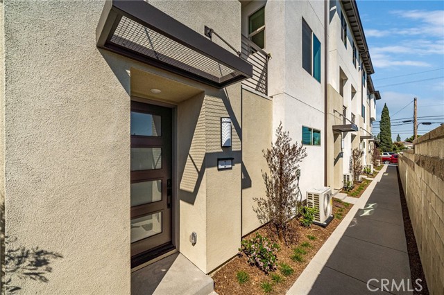 Detail Gallery Image 1 of 11 For 1590 E. Hermosa Lane #2, Placentia,  CA 92870 - 2 Beds | 2/1 Baths