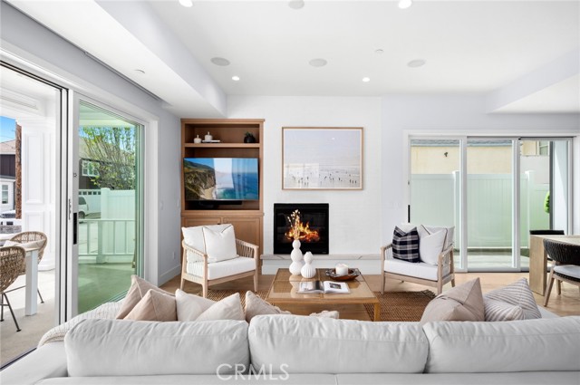 Detail Gallery Image 10 of 35 For 109 Onyx Ave, Newport Beach,  CA 92662 - 3 Beds | 4/1 Baths