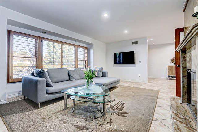 Detail Gallery Image 15 of 27 For 1532 Windsor Ln, Santa Ana,  CA 92705 - 3 Beds | 2 Baths