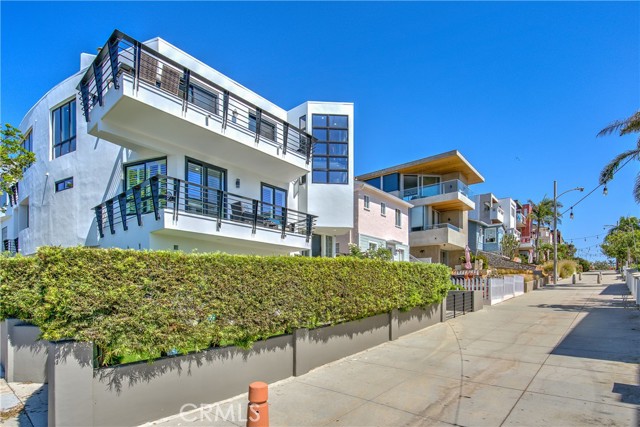 Detail Gallery Image 38 of 47 For 301 16th St, Manhattan Beach,  CA 90266 - 6 Beds | 7 Baths