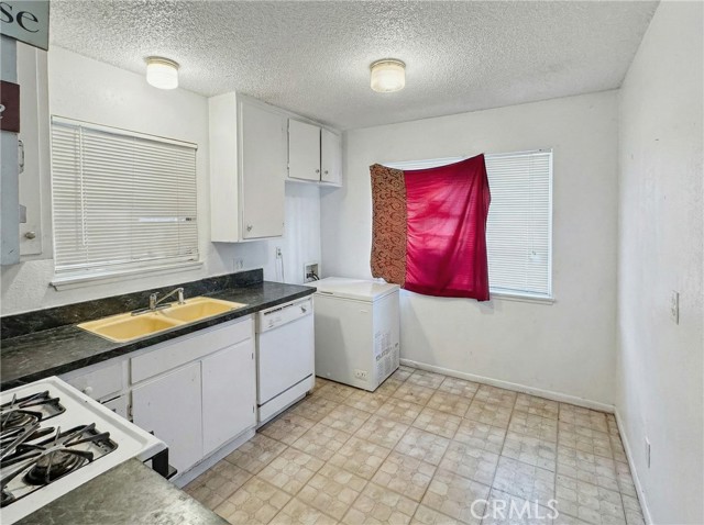 Detail Gallery Image 10 of 21 For 13073 Mohawk, Apple Valley,  CA 92308 - – Beds | – Baths