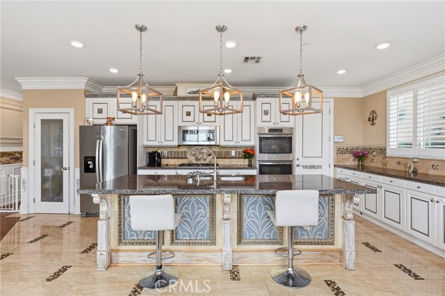 Detail Gallery Image 8 of 64 For 15507 Vanilla Bean Ln, Fontana,  CA 92336 - 4 Beds | 3/1 Baths