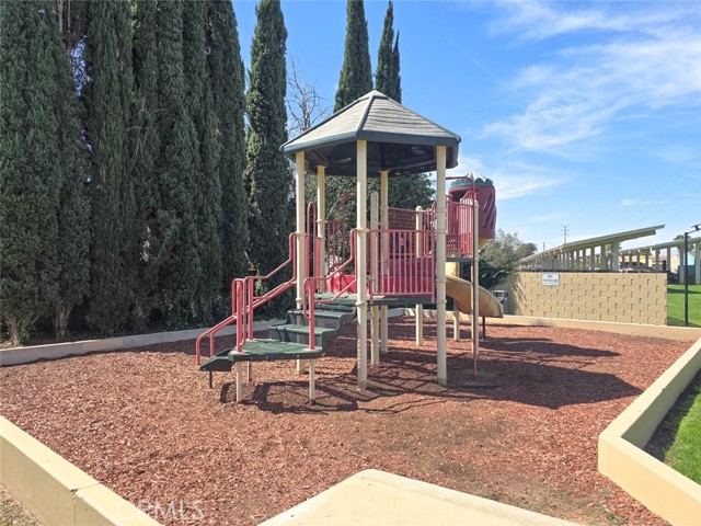 Detail Gallery Image 6 of 42 For 4041 Pedley #135,  Jurupa Valley,  CA 92509 - 4 Beds | 2 Baths