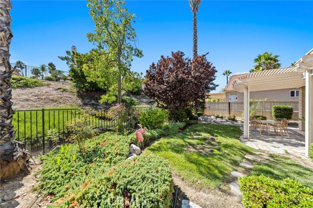 23727 Corte Andar, Temecula CA: https://media.crmls.org/medias/a99f3bb6-21e5-4f5d-b847-a70510dd8582.jpg